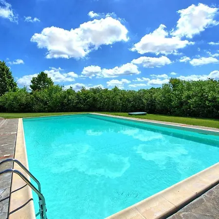 公寓 Montecchio Sleeps 2 With Pool